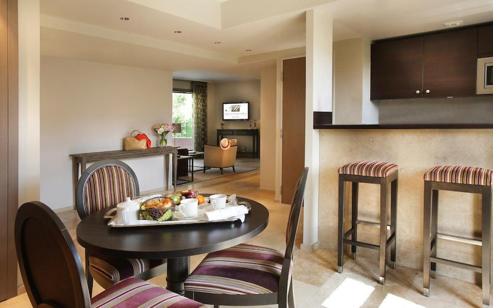 Residence Hoteliere 4 Etoiles Les Mas Du Grand Vallon Mougins Luaran gambar